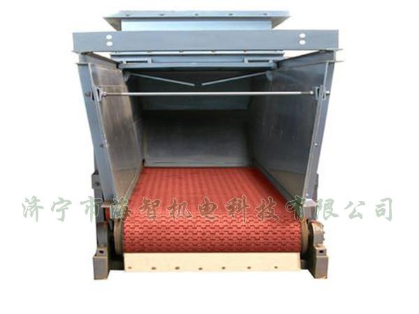 防腐蝕帶式（甲帶）給料機采用了防打滑膠帶，防止在物料輸送過程中造成撒料后果